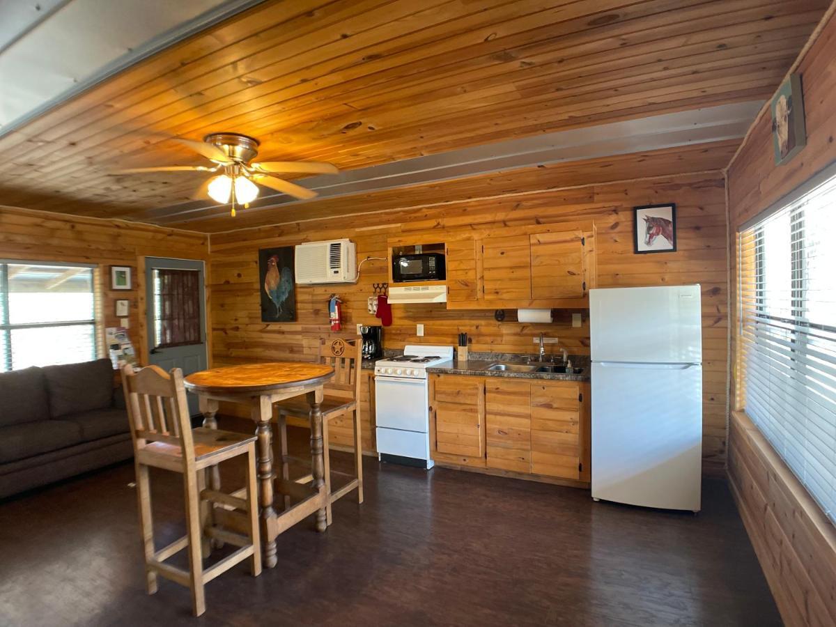 Walnut Canyon Cabins Fredericksburg Exterior photo